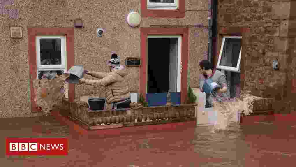 Coastal floods warning in UK as sea levels rise