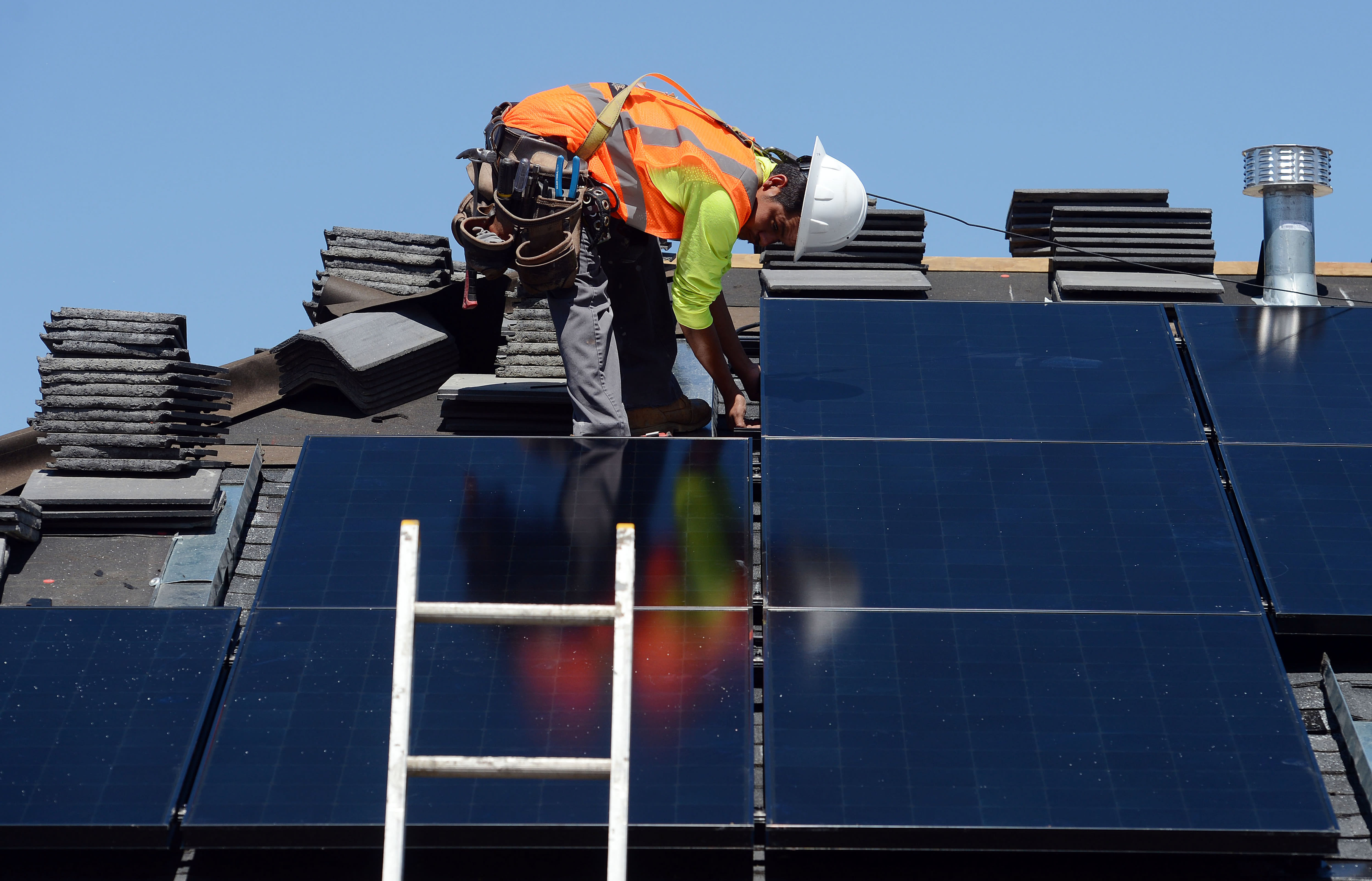 Americas clean energy workforce projected to fall by 15% in months ahead