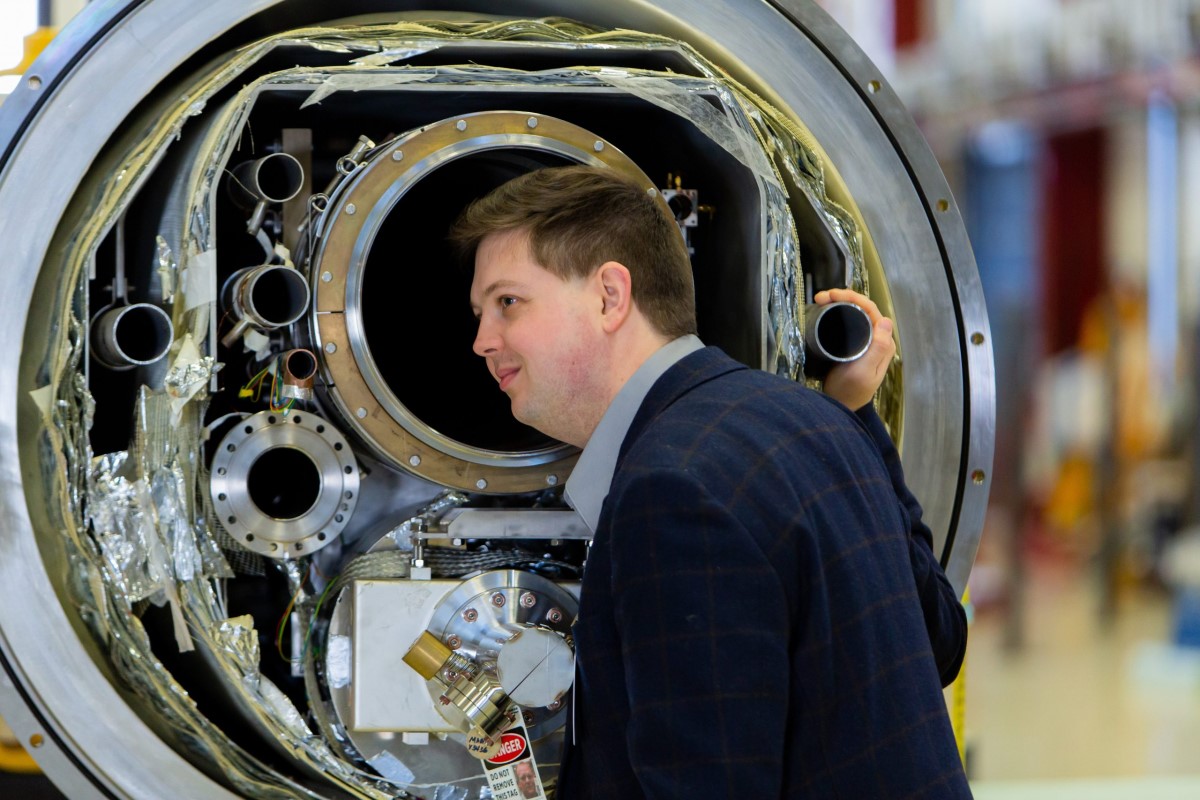 Soprano sings the praises of neutrinos, virtual physics lab for UK schools, Elon Musk provides ground transportation for NASA astronauts - Physics World