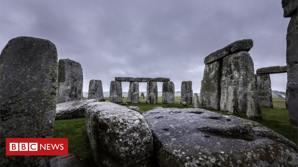 Stonehenge: Neolithic monument found near sacred site