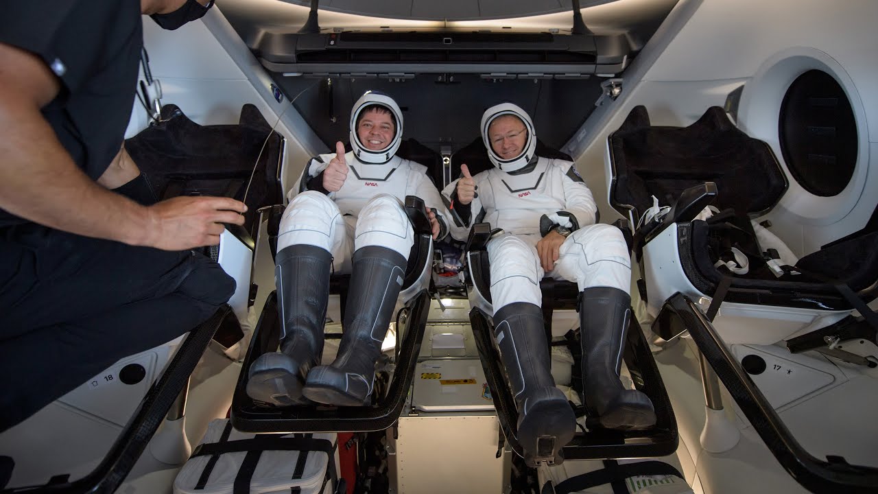 NASA Astronauts Return to Earth, Splashdown on SpaceX Dragon Endeavour